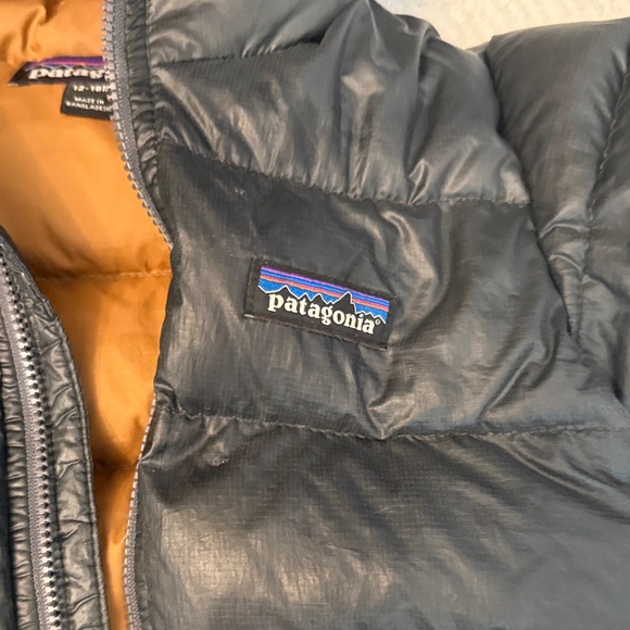 Patagonia Charcoal Jacket with Brown Lining size 12-18 mo - Picture 3 of 7